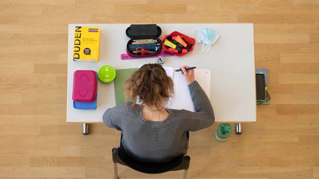 Bildung: 266 Abiturientinnen und Abiturienten mit Bestnote 1,0