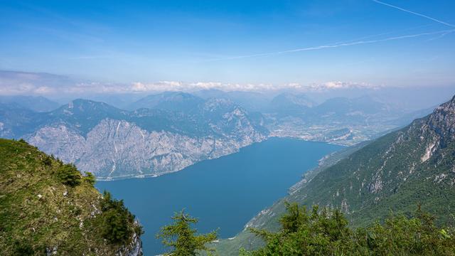 Bild: Unglück: Deutscher stirbt bei Absturz mit Gleitschirm am Gardasee