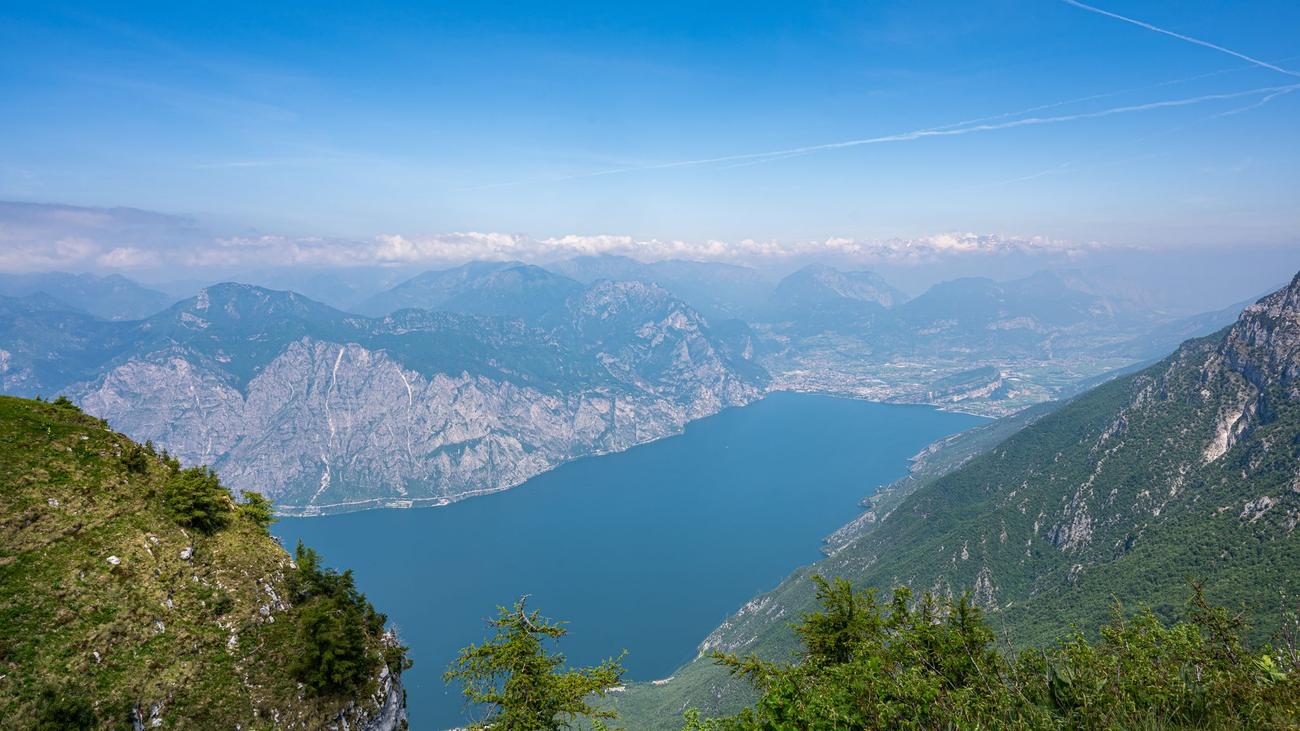 Unglück: Deutscher stirbt bei Absturz mit Gleitschirm am Gardasee