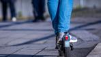 Cảnh sát Neuss phát hiện 13 chiếc xe điện scooter bị độ tốc độ trong cuộc kiểm tra thanh thiếu niên