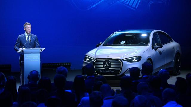 Autoindustrie: Magyar lobt Mercedes-Werk als Symbol für Partnerschaft