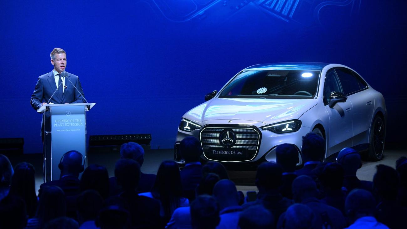Autoindustrie: Magyar lobt Mercedes-Werk als Symbol für Partnerschaft