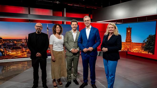  Kurz nach seiner Wahl zum CDU-Spitzenkandidaten trat Finanzsenator Stefan Evers gemeinsam mit Vertretern anderer Parteien im RBB-Fernsehen auf.
