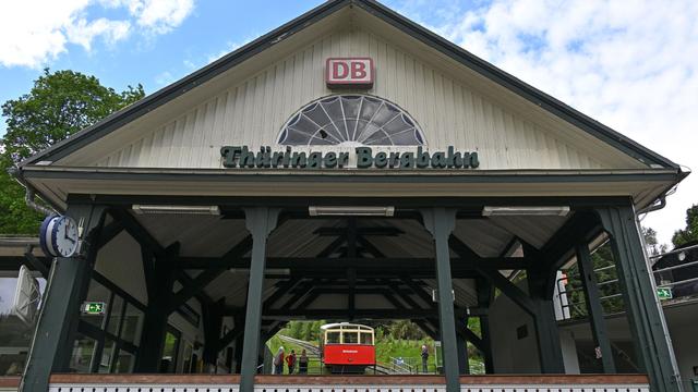 Standseilbahn: Sanierung: Thüringer Bergbahn stellt vorerst Betrieb ein