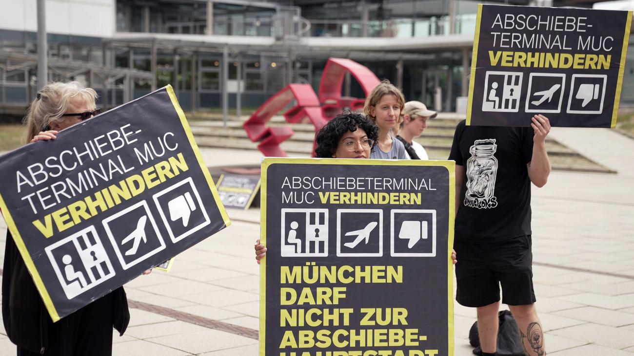 Flüchtlingsverbände dagegen: Flughafen-Aufsichtsrat macht Weg für Abschiebeterminal frei