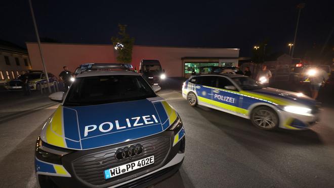 Fahndung: Die Polizei sucht einen Verdächtigen. (Symbolbild)