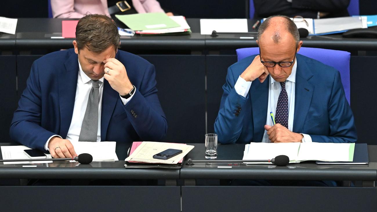 Schwarz-Rot im Umfragetief: Umfrage: Große Mehrheit mit Bundesregierung unzufrieden