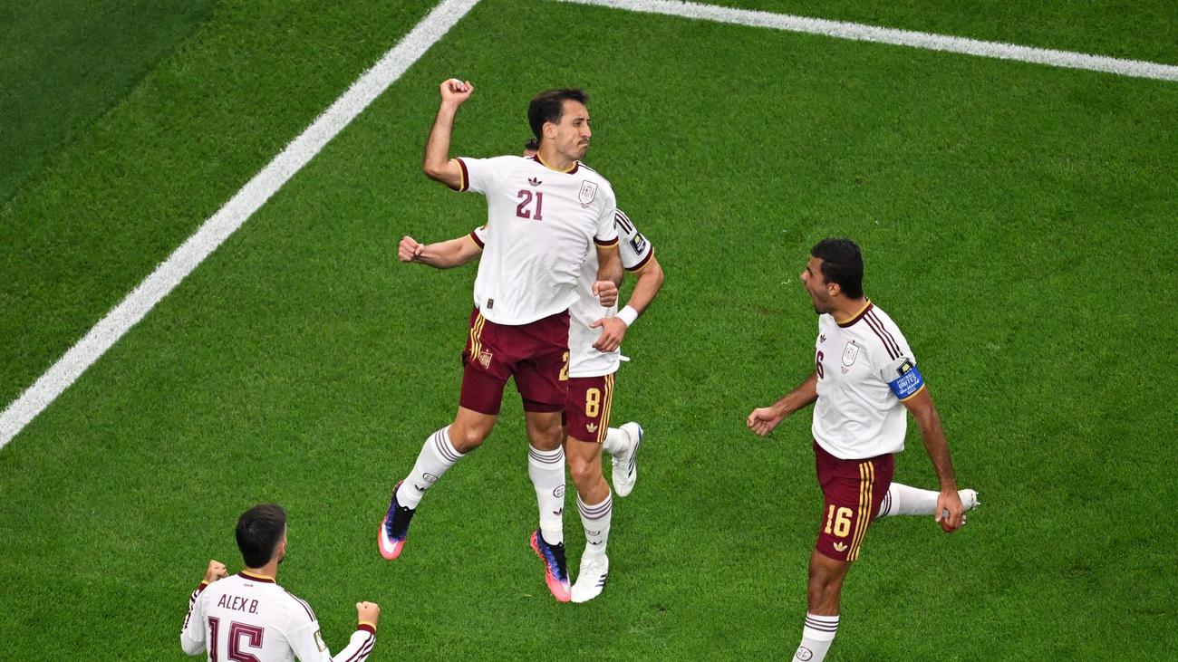 Fußball-WM: Spanien mit Machtdemonstration ins Finale - Mbappé trauert