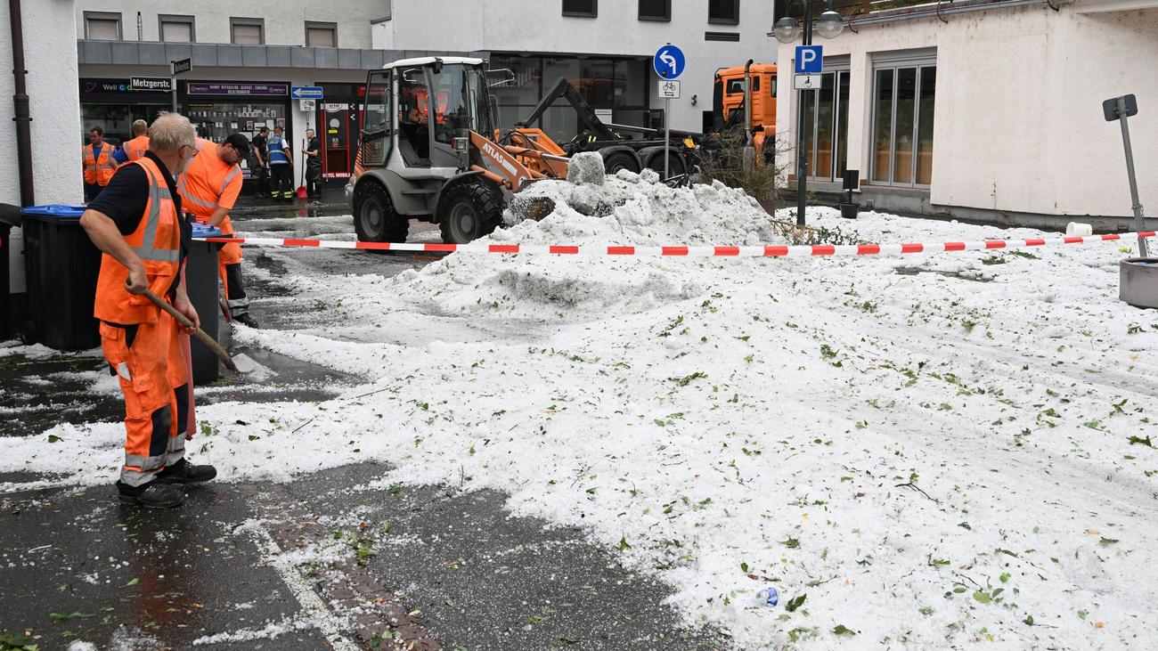 Gewitter und Hagel: Hagelsturm und Starkregen - Unwetter im Südwesten