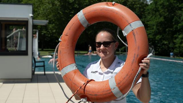 Bademeister im Stress: Hitze, Andrang, volle Konzentration - Alltag im Freibad