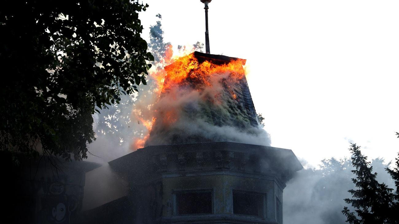 Bergisches Land: Leerstehende Villa in Wuppertal steht in Flammen