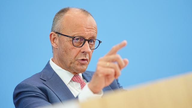 Sommer-Pressekonferenz: Merz: Einstieg chinesischer Autobauer nur «Notlösung»
