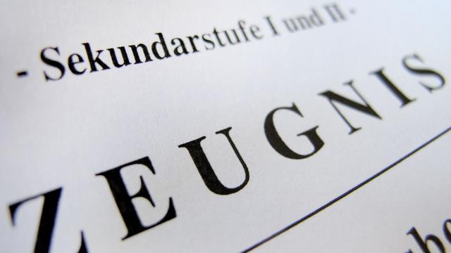 Gesprächsbedarf zum Zeugnis: Zeugnistelefone starten – Wer hilft bei brennenden Fragen?