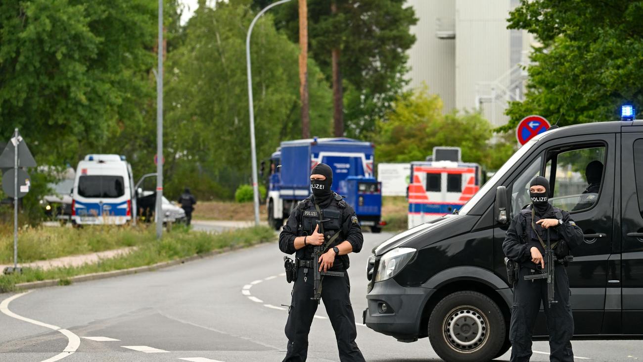Durchsuchungen in Ludwigsfelde: Drogenlabor aufgeflogen - Durchsuchung geht weiter