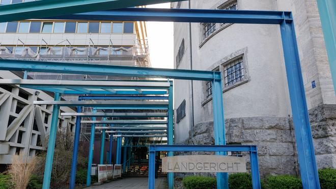 Staatsanwaltschaft Bielefeld: Das Landgericht Bielefeld muss jetzt entscheiden, ob die Anklage gegen einen 33-Jährigen nach dem Fund einer Leiche in einer Gefriertruhe zugelassen wird. (Archivbild)