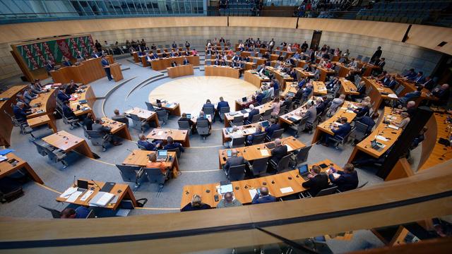Umstrittene Gesetze: Letzte Landtagssitzung vor Sommerpause mit heiklen Gesetzen