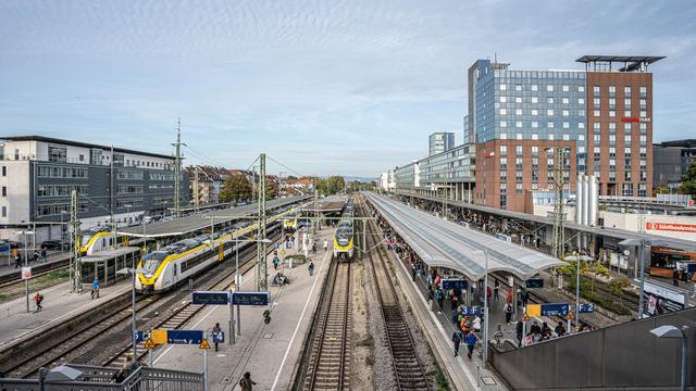 Wichtige Strecke eingeschränkt: Nach Zugentgleisung: Rheintalbahn bald wieder komplett frei