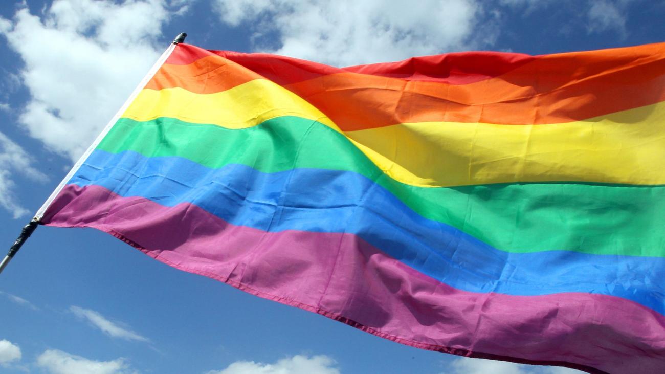 Gesellschaft: Queerfeindlichkeit in Berlin: Parteien sehen Handlungsbedarf
