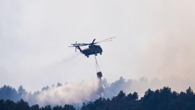 Hoffen auf Regen: Brand in Nationalpark - Bundeswehr löscht mit Hubschraubern
