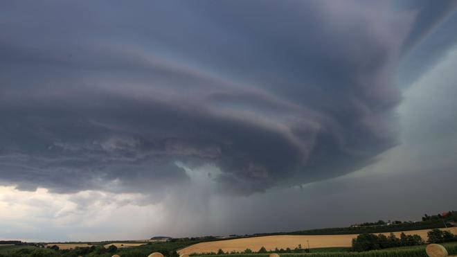 Ansage von Festivalleitung: Am Donnerstagabend zog ein heftiges Gewitter über den Südwesten.