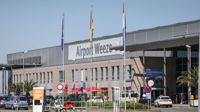 Flughafen Weeze: Flug nach Italien gestoppt – Polizei durchsucht Maschine