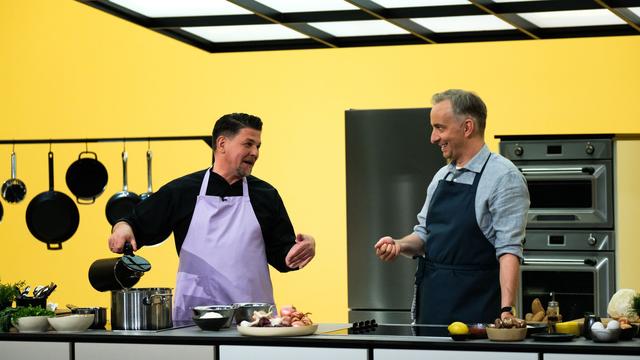 Mehr Talk als Taste: Kohlrouladen voraus: Böhmermann kocht wieder