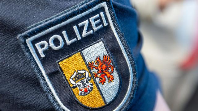 Flur gesperrt: Verdächtiger Brief löst Polizeieinsatz aus – Entwarnung