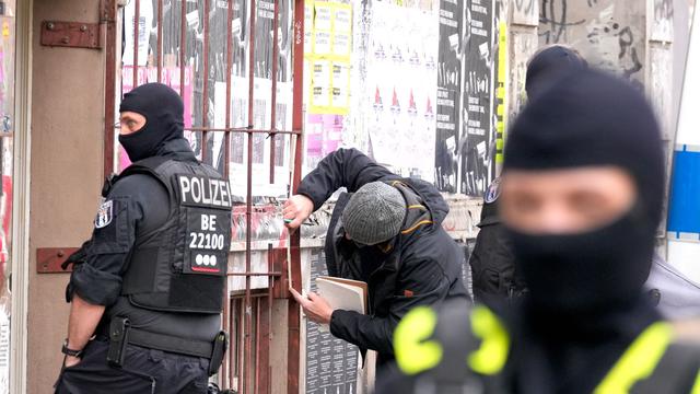 50.000 Haushalte ohne Strom: Anschlag in Adlershof: Verdächtige wehren sich gegen Razzia