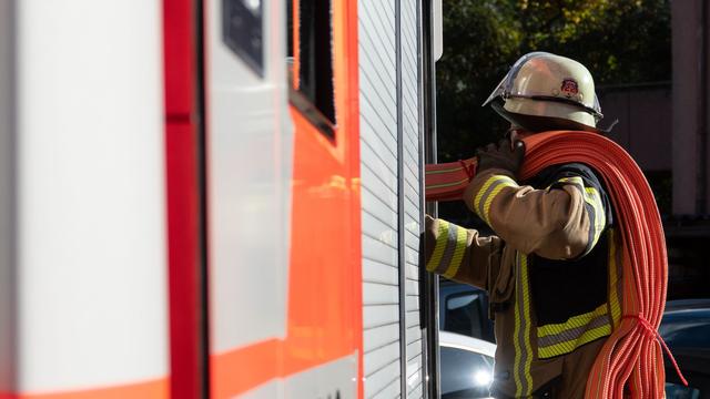 Brandstiftung: Brand an Heidelberger S-Bahnhof – Polizei sucht Täter
