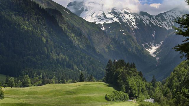 Im Grenzgebiet zu Österreich: Deutscher Urlauber stürzt beim Klettern ab und stirbt