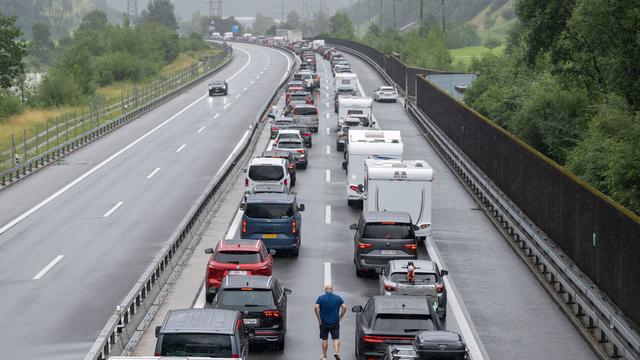 Verkehr: Drei Stunden Stau am Schweizer Gotthard-Tunnel