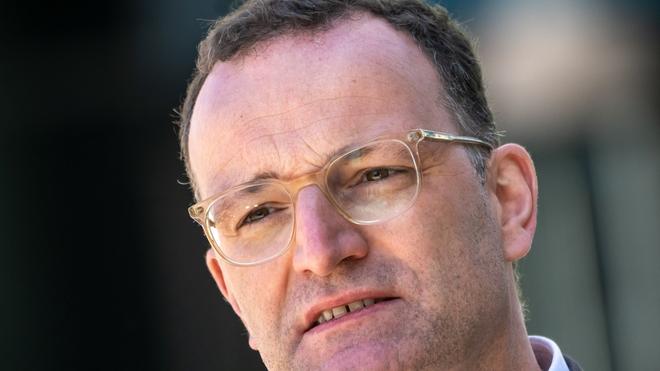  Spahn und sein Mann Daniel Funke hatten am Mittwoch bekanntgegeben, dass sie Eltern geworden sind. (Archivbild)