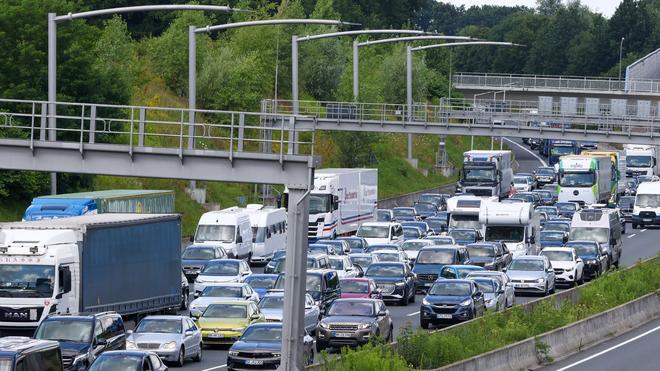 Verkehr: Auf der A7 staut der Verkehr. (Archivbild)
