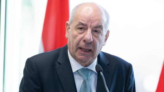 Staatsoberhaupt: Ungarn: Präsident macht Weg zu eigener Absetzung frei