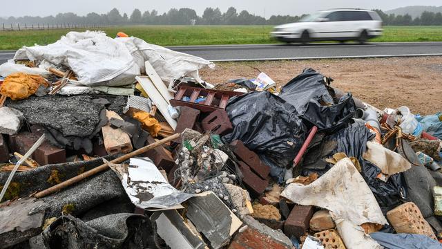 Abfallbeseitigung: Illegale Müllberge wachsen entlang Landesstraßen