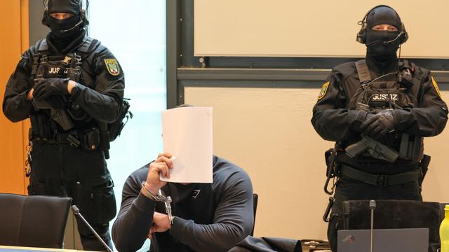 Fußball: Mehr als 70 verletzte Polizisten – Gericht prüft Mordvorwurf