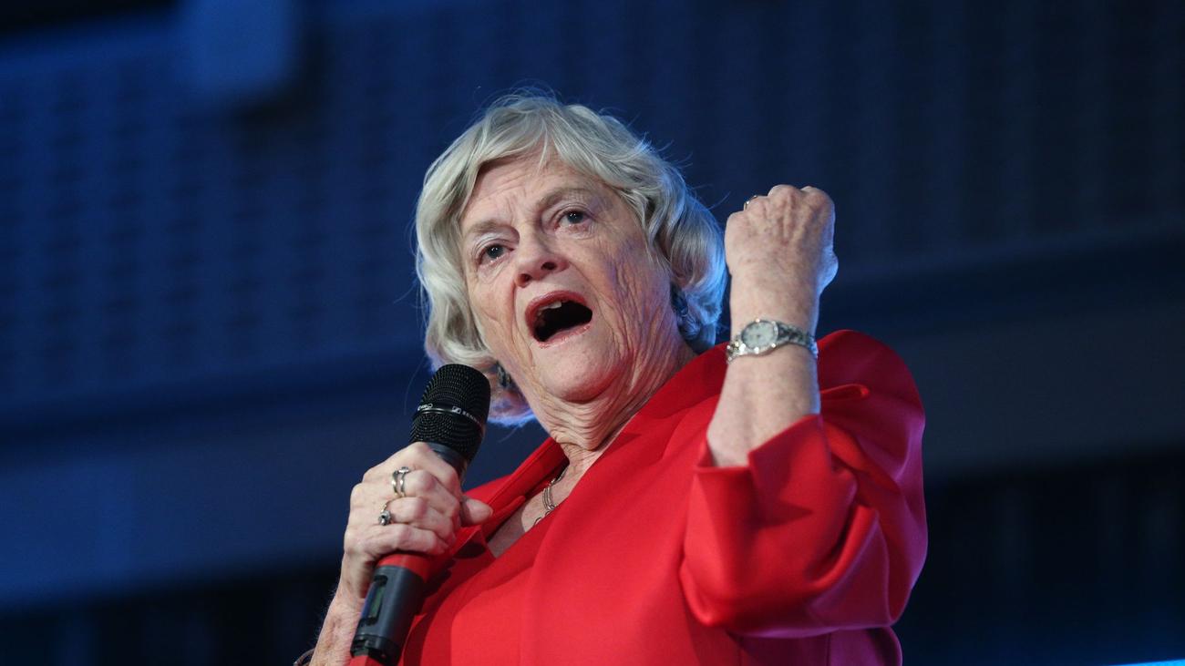 Ermittlungen in England: Mordanklage im britischen Fall Ann Widdecombe