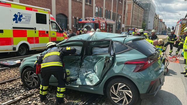 Verkehrsunfall in München: Mutter und Tochter bei Zusammenstoß mit Tram verletzt