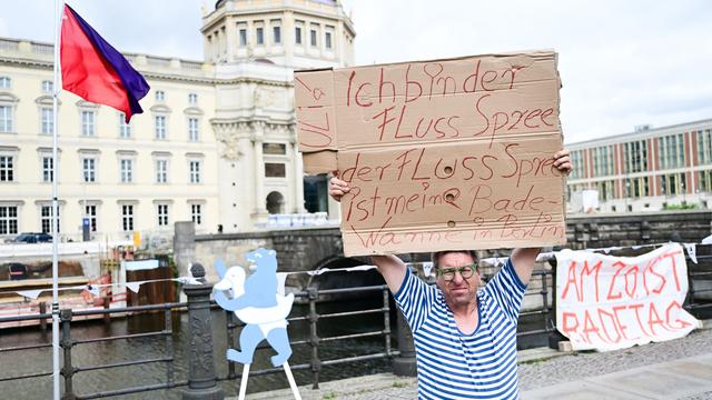 Schwimmen im Fluss: Schwimm-Demo an der Spree fällt ins Wasser