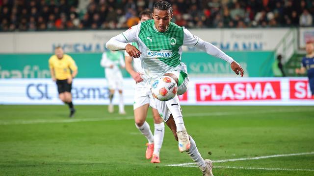 Fußball: Fürth verleiht Abwehrtalent Abrangao nach Würzburg