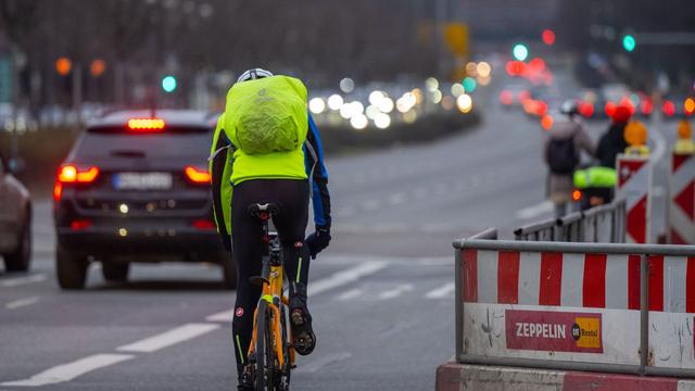 Verkehrspolitik: Weniger Radwege, mehr Stau – Verkehrssenat in der Kritik