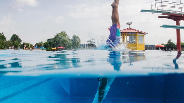 Statistisches Bundesamt: Weniger fürs Outfit, mehr fürs Ticket: Schwimmen wird teurer