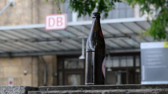 Verbotspläne der Bahn: Wo an Bahnhöfen im Osten bereits Alkohol verboten ist