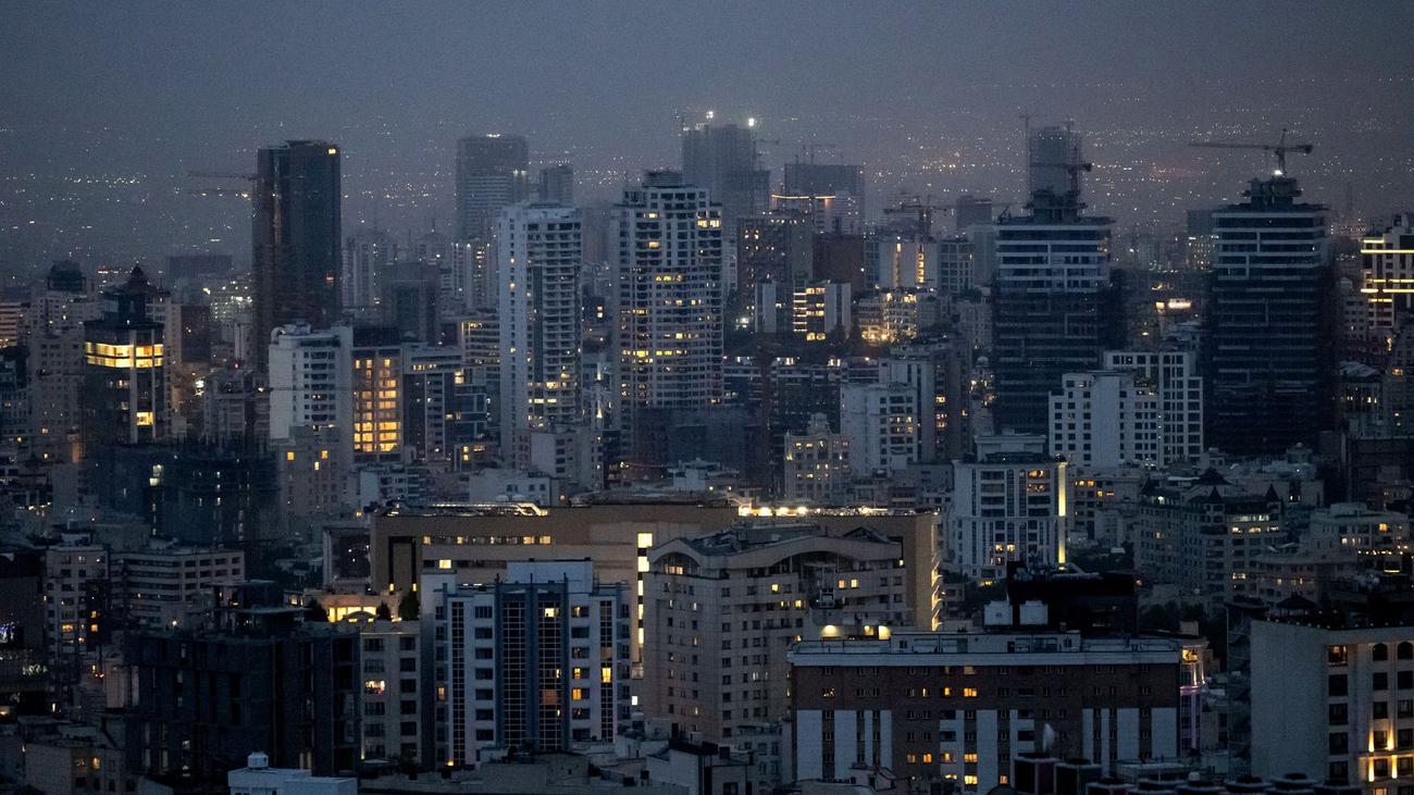 Iran-Krieg: Explosionen in Teheran - Flugabwehr im Einsatz