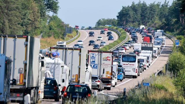 Bestand wächst weiter: Immer mehr Autos - nur in Stadtstaaten weniger Zulassungen