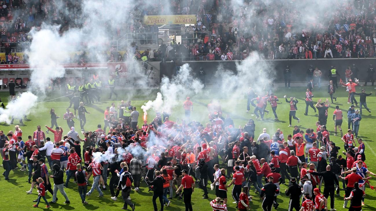Urteil des DFB-Sportgerichts: Aufstiegsfeier mit Pyro: Energie Cottbus muss Strafe zahlen