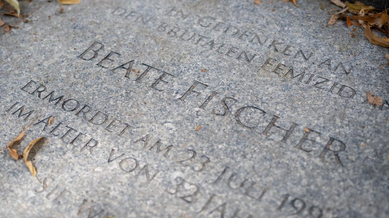 Gedenken: Bodentafel erinnert an Mord durch Neonazis vor 32 Jahren
