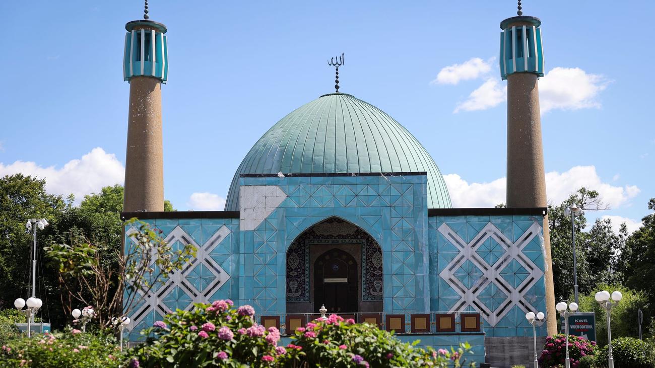 IZH-Verbot: Langes Warten auf Klärung für Blaue Moschee
