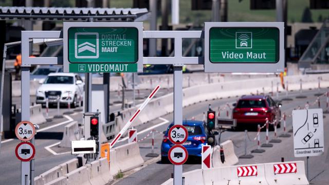 Police warn of fake online vignette shops amid holiday travel