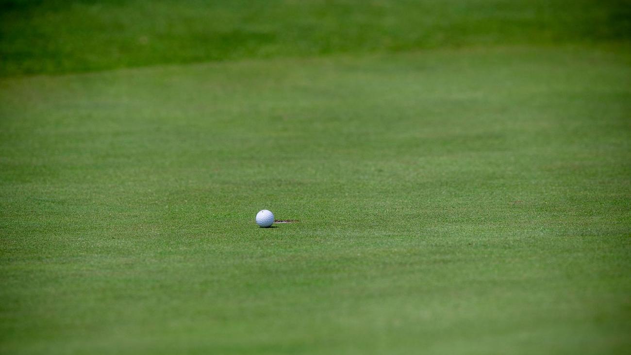 Notfälle: 73-Jährige stirbt auf Golfplatz